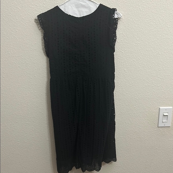 Black eyelet filly lined v-neck dress - Picture 4 of 7